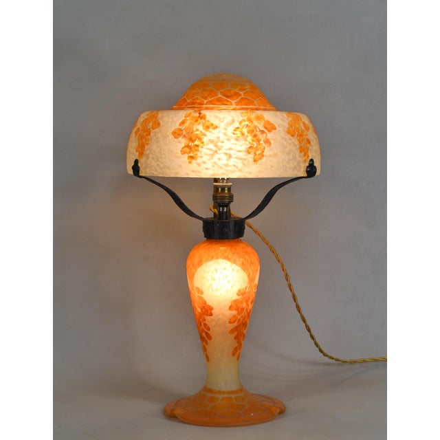 Charles Schneider Schneider Le Verre Francais Dattiers Mushroom Lamp 1920s - Wrought Iron & Cameo Glass For Sale - Image 4 of 12