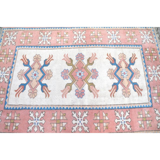Cream 1960s Vintage Tribal Anatolian Oushak Rug For Sale - Image 8 of 11