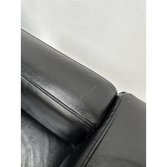 1990s Vintage Black Leather LC2 Armchair by Le Corbusier & Charlotte Perriand for Cassina, 1990s For Sale - Image 5 of 15