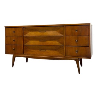 Mid-Century Modern Nine-Drawer Dresser or Credenza With Diamond Faceted Drawers. For Sale