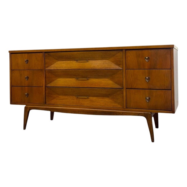 Mid-Century Modern Nine-Drawer Dresser or Credenza With Diamond Faceted Drawers. For Sale