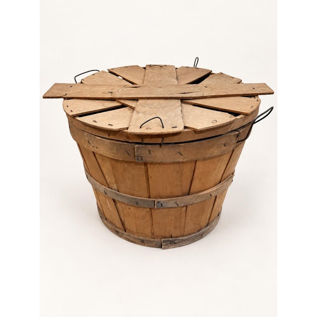 Wood Early 20th-Century F. E. Prince Co. Texas Half-Bushel Wooden Produce Basket For Sale - Image 7 of 10