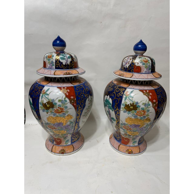 Late 20th Century Pair of Japanese Imari Porcelain Covered Vases / Ginger Jars With Lids by l.j For Sale - Image 5 of 17