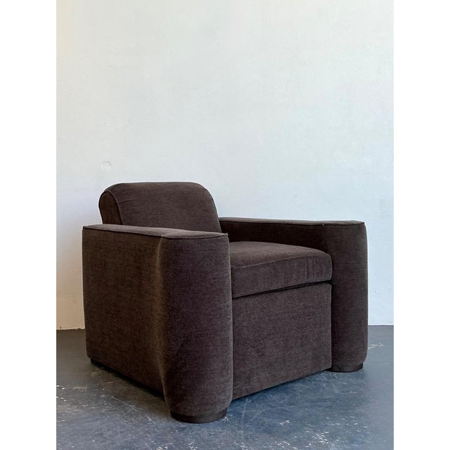 This exceptional vintage Art Deco lounge chair by Ralph Lauren reflects the brand’s hallmark blend of timeless elegance...