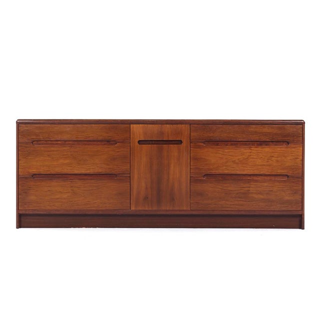 Westnofa Style Mid Century Danish Rosewood Lowboy Dresser This lowboy measures: 76.5 wide x 19.75 deep x 29 inches high...