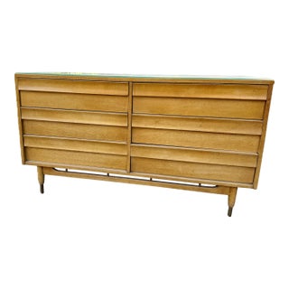 American of Martinsville 6 Drawer Dresser MCM Mid-Century Modern Dovetail Joinery Brass Legs and Accents and Glass Top For Sale