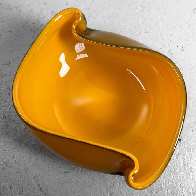 1970s Mid-Century Japanese Opaline Glass Bowl, 1970s For Sale - Image 5 of 14