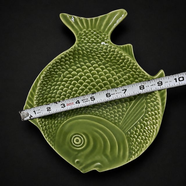Bordallo Pinheiro Vintage Bordallo Pinheiro Majolica Green Fish Plates-Set of 3 For Sale - Image 4 of 5