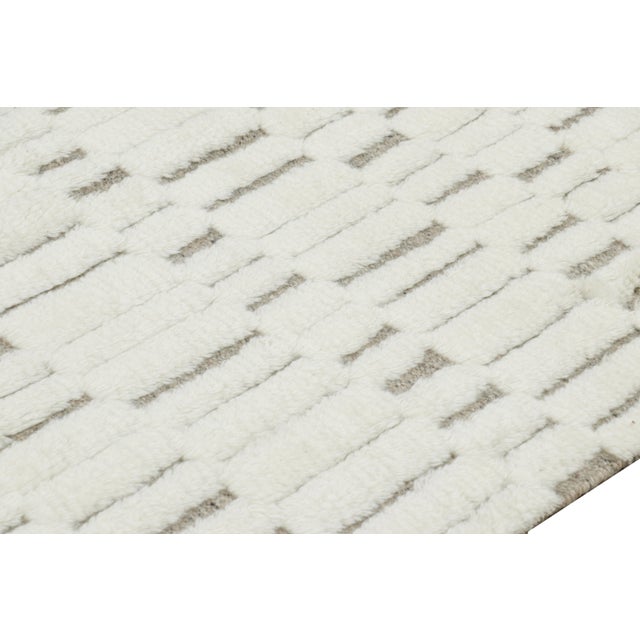 Rug & Kilim’s Contemporary Rug in White with High-Low Geometric Patterns - 13x18 For Sale In New York - Image 6 of 7