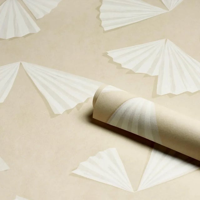 Schumacher SAMPLE - Schumacher x Backdrop Antoinette Wallpaper In Warm White For Sale - Image 4 of 5
