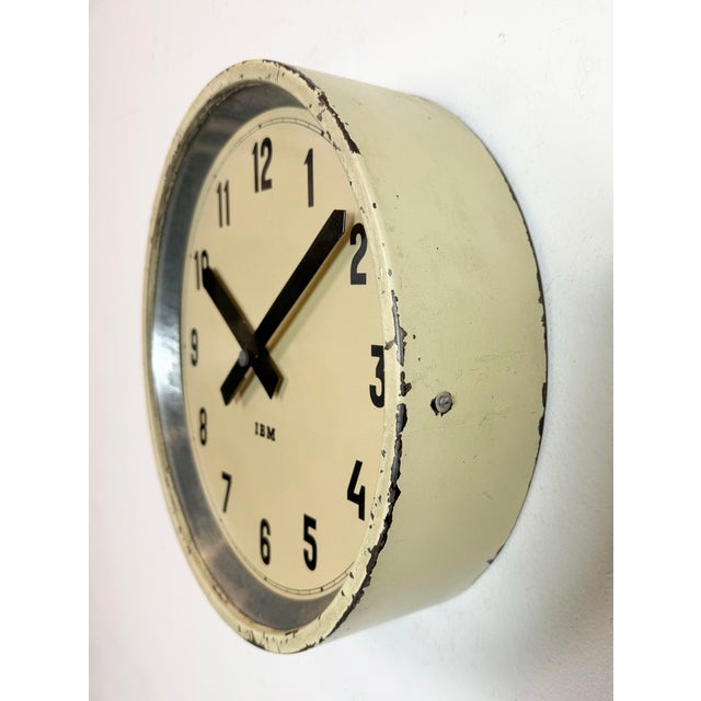 Mid-Century Modern Industrial Beige Factory Wall Clock from IBM, 1950s For Sale - Image 3 of 16