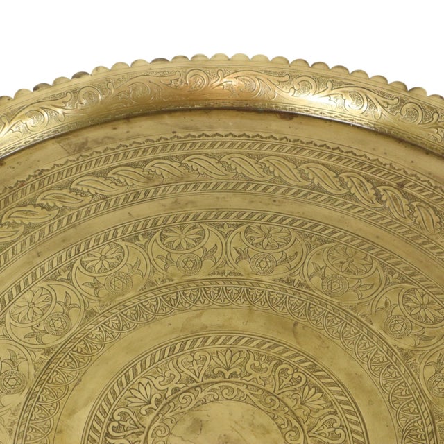1920s Large Oriental Brass Serving Tray with Floral and Geometric Pattern, 1920s For Sale - Image 5 of 18