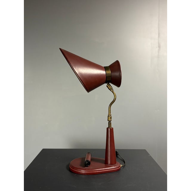 Jacques Adnet Mid-Century French Red Leather Wrapped Desk Lamp attributed to Jacques Adnet, 1950s For Sale - Image 4 of 18