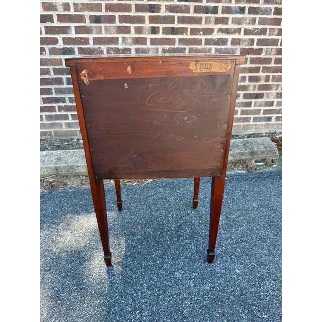 Early 20th Century Federal Style Mahogany Inlaid End Side Table. For Sale - Image 13 of 13