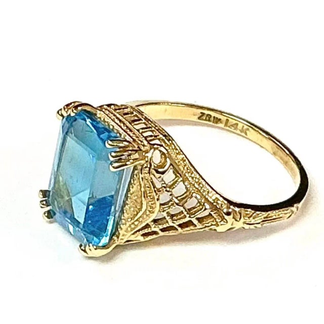 Modern Blue Topaz 14k Yellow Gold Ring For Sale - Image 3 of 6