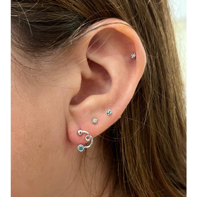 14k White Gold Swirl Earrings With Round Bezel Set Diamonds, Pair For Sale In Miami - Image 6 of 7
