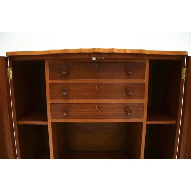 Art Deco Burr Walnut Cabinet from Harry and Lou Epstein, 1930s For Sale - Image 4 of 15