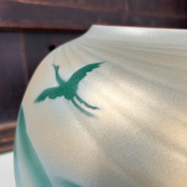 Gold Japanese Vase with Cranes Saikyū-Gama, 1980 For Sale - Image 8 of 14