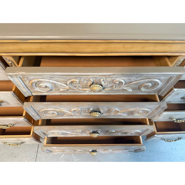 Vintage French Provincial 12-Drawer Serpentine Dresser • 73” Long • Hand-Carved Details • Taupe, Ivory & Antique Gold For Sale - Image 4 of 14
