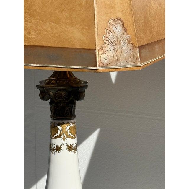 1960s Pair of White and Brass Neoclassical Hollywood Regency Lamps With Custom Handmade Shell Accent Shades For Sale - Image 9 of 16