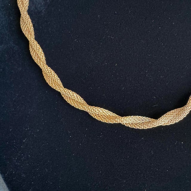 Vintage Gold Tone Mesh Twisted Necklace 1980s 1990s 16" Long For Sale - Image 4 of 10