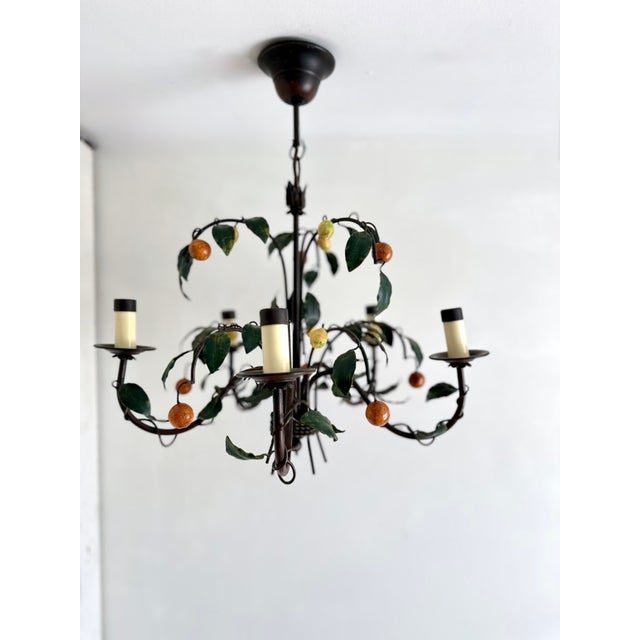 French Tole 5-Light Chandelier with Lemons and Tangerines by J. P. Ryckaert, 1985-1995 For Sale - Image 4 of 15