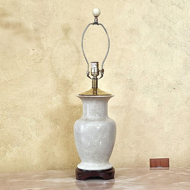 Vintage Ivory Speckled Ceramic Ginger Jar Style Table Lamp With Cream Shade & Wood Base For Sale - Image 12 of 18