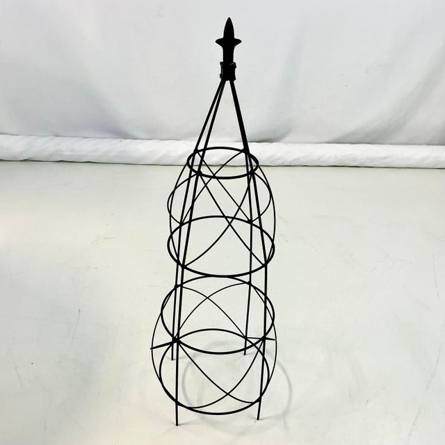 1980s 1980s Vintage French Art Deco Fleur De Lis Garden Topiary Trellises Frame. For Sale - Image 5 of 12