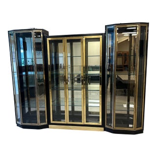 1980s Henredon Black Lacquered and Brass Display Cabinet Set For Sale