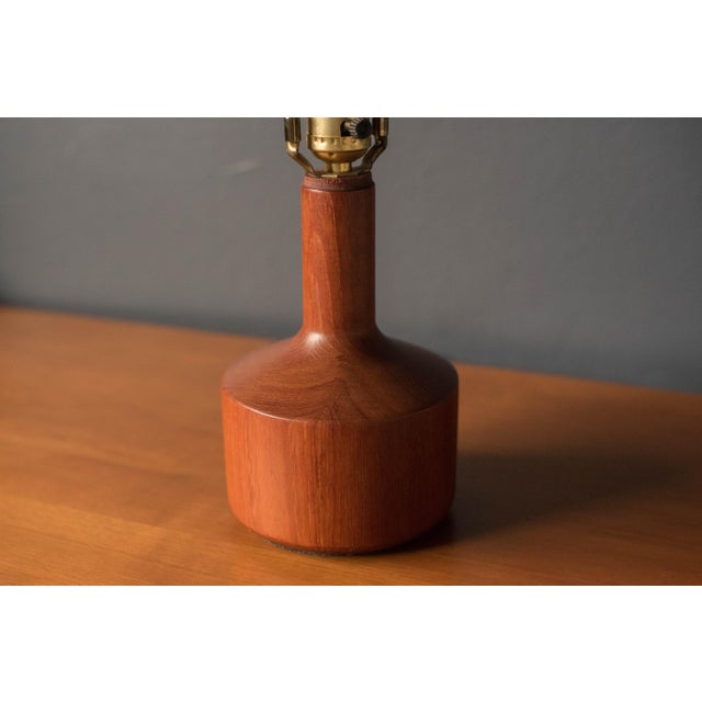 Wood Sculptural Pair of Scandinavian Mid-Century Modern Teak Wood Table Lamps For Sale - Image 7 of 10