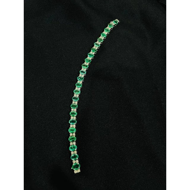 Contemporary 16.07ct Light Green Emerald Diamond Contemporary Bracelet in 14k Solid Gold For Sale - Image 3 of 11