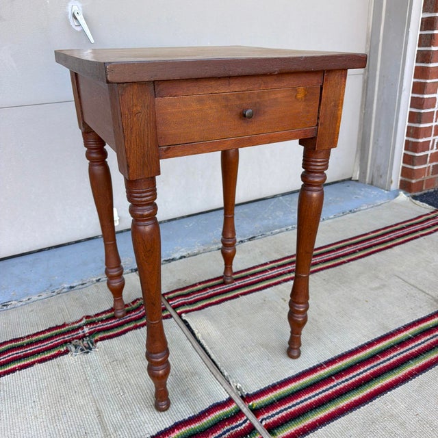 Early 19th Century Antique Sheraton Walnut One-Drawer Side Table, Pennsylvania, Circa 1830s For Sale - Image 5 of 13