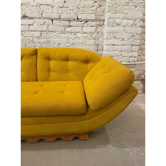 Mid-Century Modern 1960s Vintage Gondola Sofa in the Manner of Adrian Pearsall With Scalloped Base For Sale - Image 3 of 10