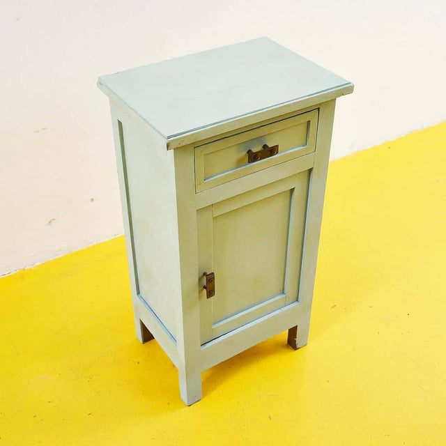 This charming vintage nightstand is a unique piece that adds a touch of rustic elegance to any room. Crafted from wood, it...