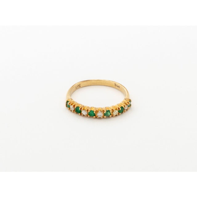 Modernist Emerald and Diamond 14k Yellow Gold Band Ring For Sale - Image 4 of 8