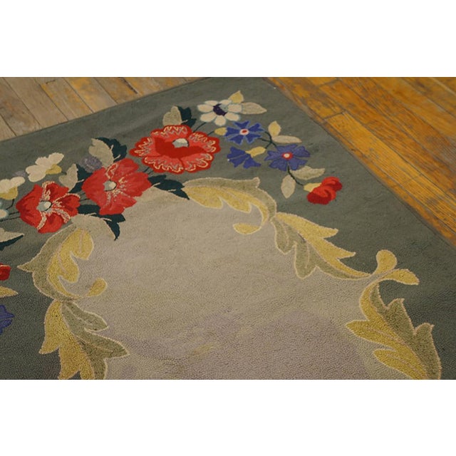 American 1930s Gray Roses Medallion Antique American Hooked Rug 2'11" X 4'9" Knotted Pile Wool Carpet For Sale - Image 3 of 5