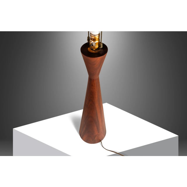 Brown Mid-Century Modern Wood-Turned Hourglass Table Lamp in Solid Walnut Attributed to Phillip Lloyd Powell, Usa, C. 1960's For Sale - Image 8 of 12
