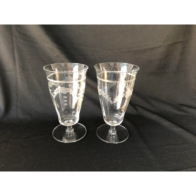 Vintage elegant floral etched glass set of 2 Ice Tea glasses, no makers mark, they are in excellent condition.