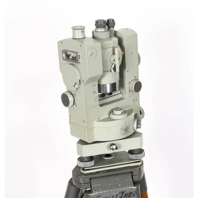 Vintage Theo 010 Theodolite with Tripod and Case by Carl Zeiss, Set of 2 For Sale - Image 6 of 18