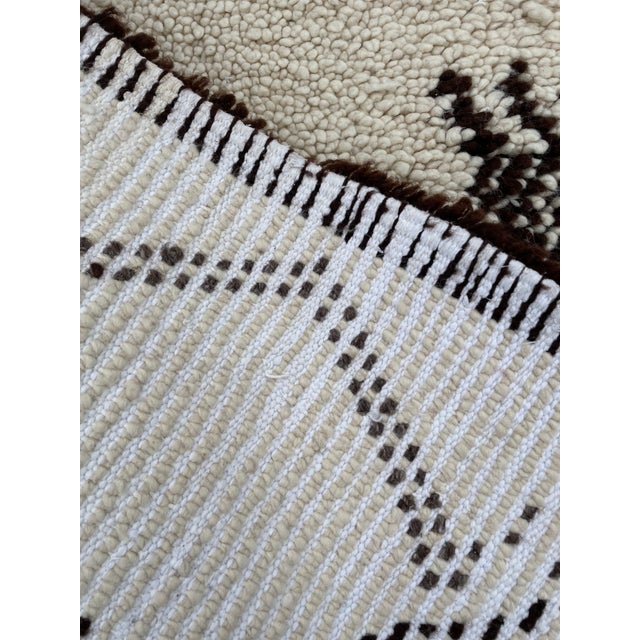 Antique White Early 21st Century Vintage Berber Moroccan Beni Ouarain Area Wool Rug For Sale - Image 8 of 9