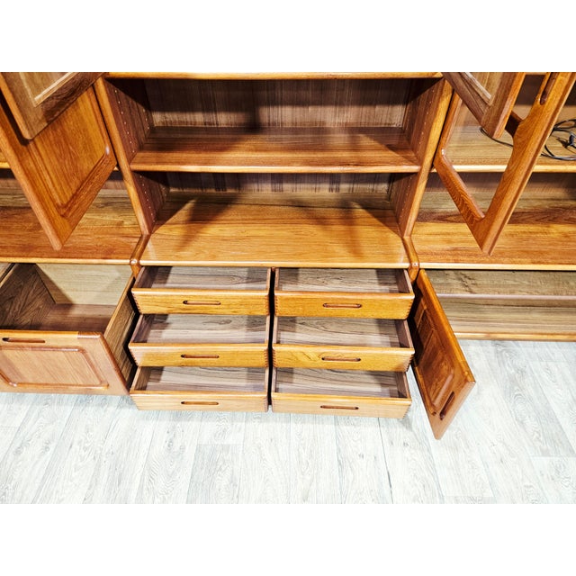 Vintage Danish Modular Shelving Unit in Teak from Dyrlund, 1960s For Sale - Image 18 of 18