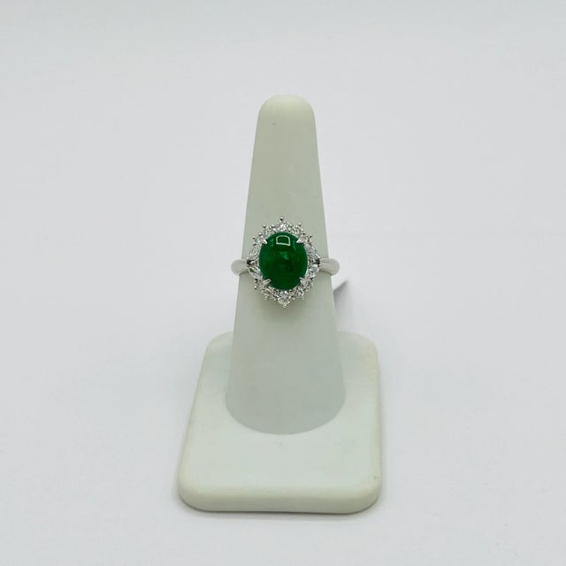 Mid-Century Modern Green Jade Oval Cabochon and Diamond Ring in Platinum, Size 6.5 For Sale - Image 3 of 7