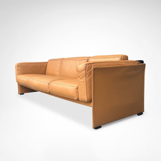 Duc camel leather 3-seater sofa by Mario Bellini for Cassina 1990s Classic design by Mario Bellini; the Duc sofa is a...