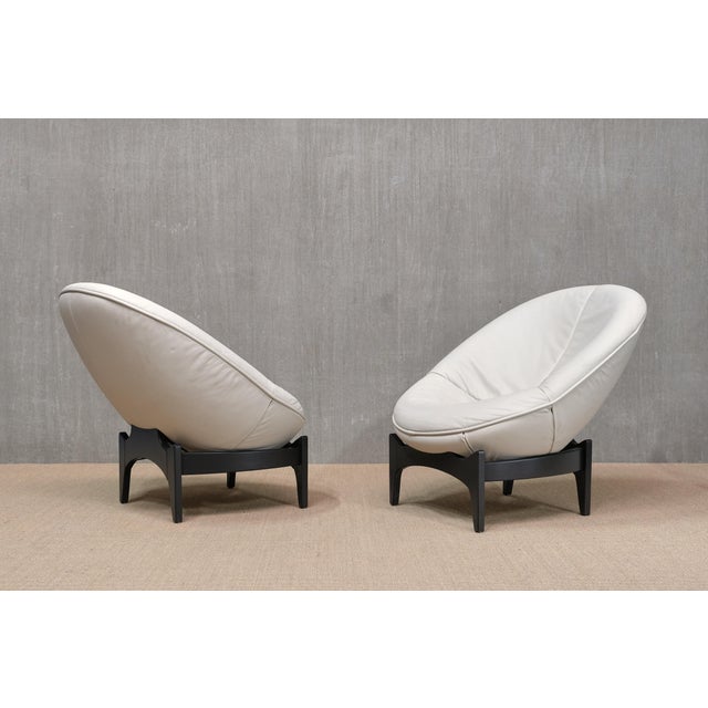 Oval White Leather Armchairs by Emiel Veranneman for de Sede, Switzerland, 1992, Set of 2 For Sale - Image 13 of 16