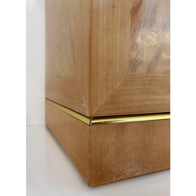 Vintage Drexel Heritage Burlwood and Brass Pedestals- a Pair For Sale In Miami - Image 6 of 9