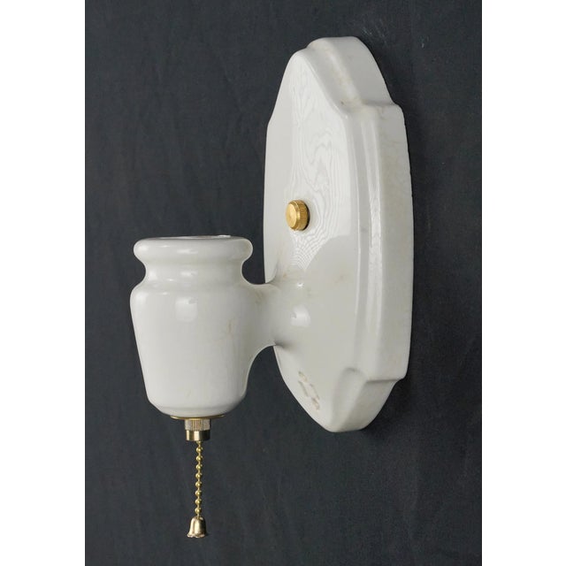 Traditional Mid 20th Century Restored Traditional White Porcelain Wall Sconce For Sale - Image 3 of 8