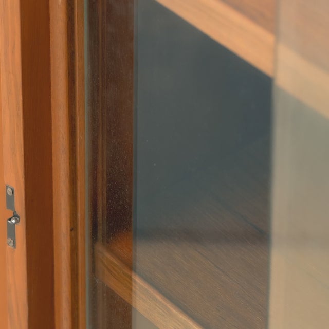 Mid-Century English Teak Bar Cabinet with Interior Lighting, Mirrored Back and Accessories, 1960s For Sale - Image 6 of 9