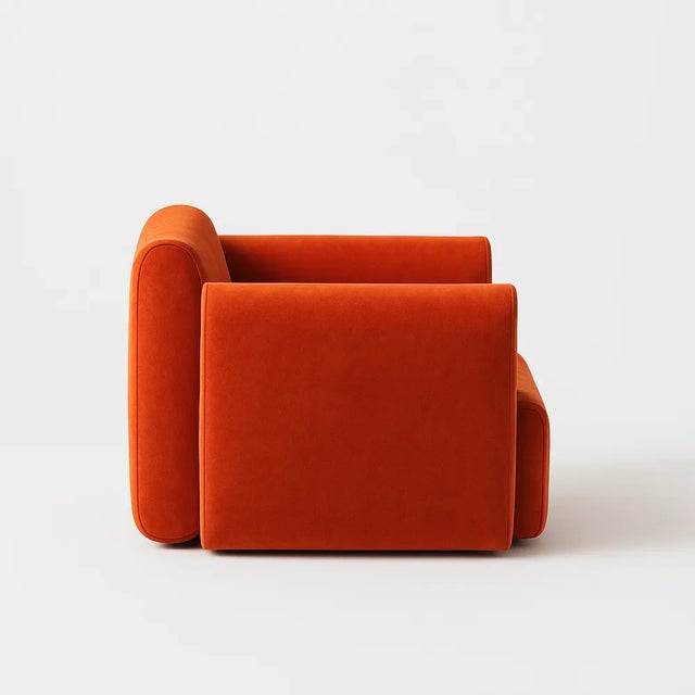 The hong kong armchair combines comfort and timeless elegance. A true centerpiece of your interior, its carefully studied...