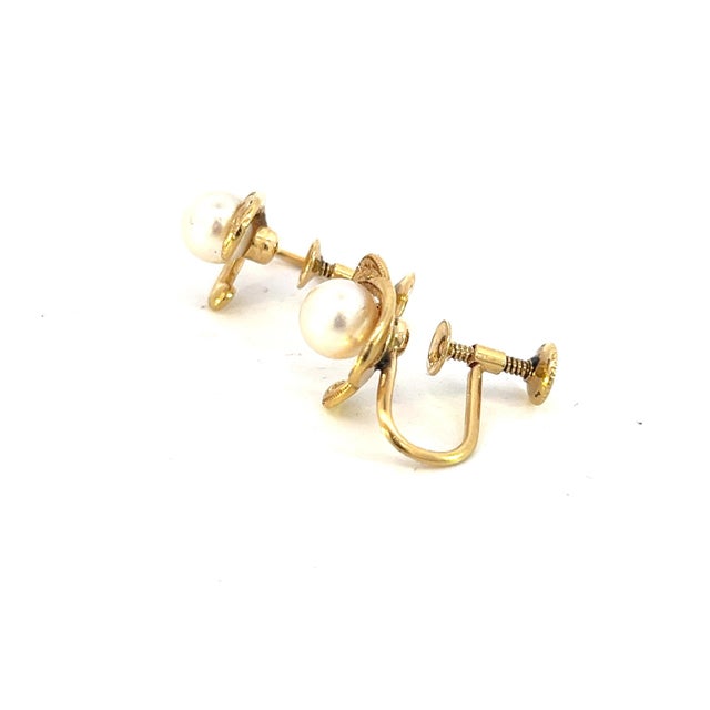 1990s Pair of Mikimoto Estate Akoya Pearl Earrings 14k YG 6 mm 3.4 Grams For Sale - Image 4 of 7