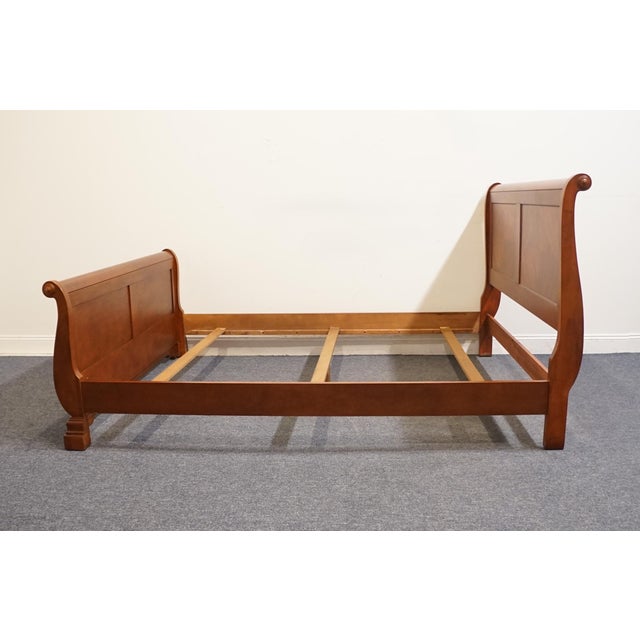 Collezione Europa Traditional Queen Size Sleigh Bed With Diamond Bookmatched Veneer - Cherry Finish For Sale In Kansas City - Image 6 of 8